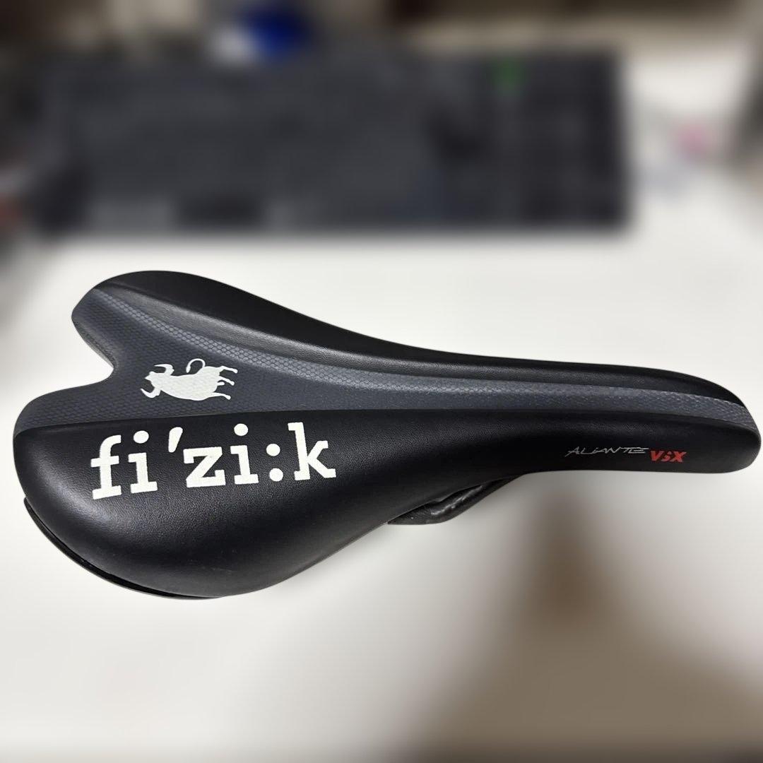 fi'zi:k Aliante VSX ブラックサドル