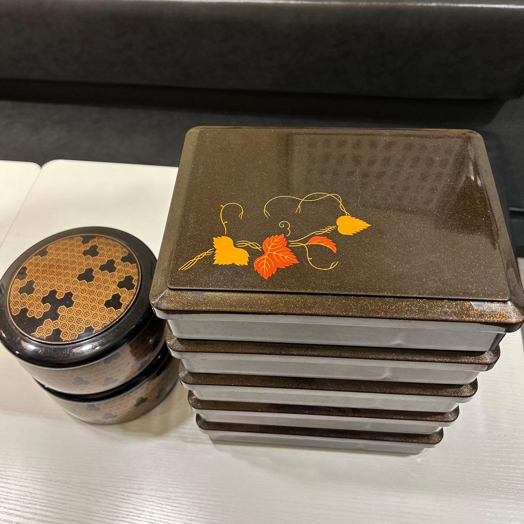 漆塗り弁当箱重箱セット（葉模様）