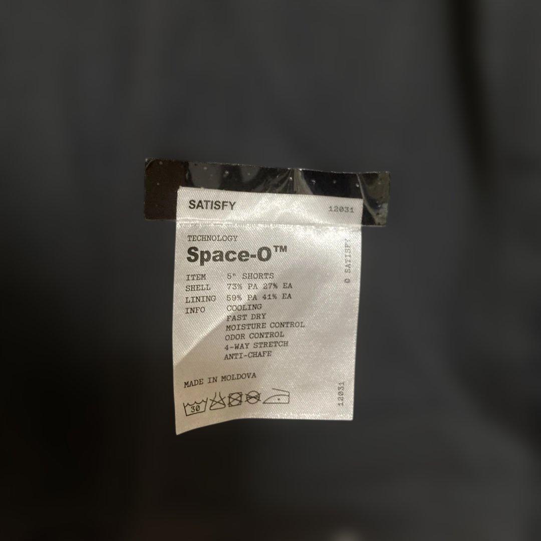 SATISFY Space-OTM 5\" ショーツ L size 黒
