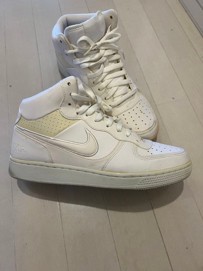 Nike ホワイト ハイカット シューズ