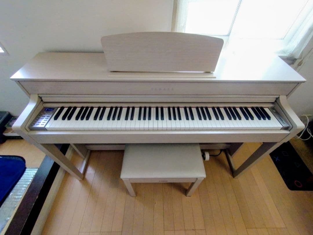 YAMAHA モデルCLP-535 ホワイト電子ピアノ 椅子付き