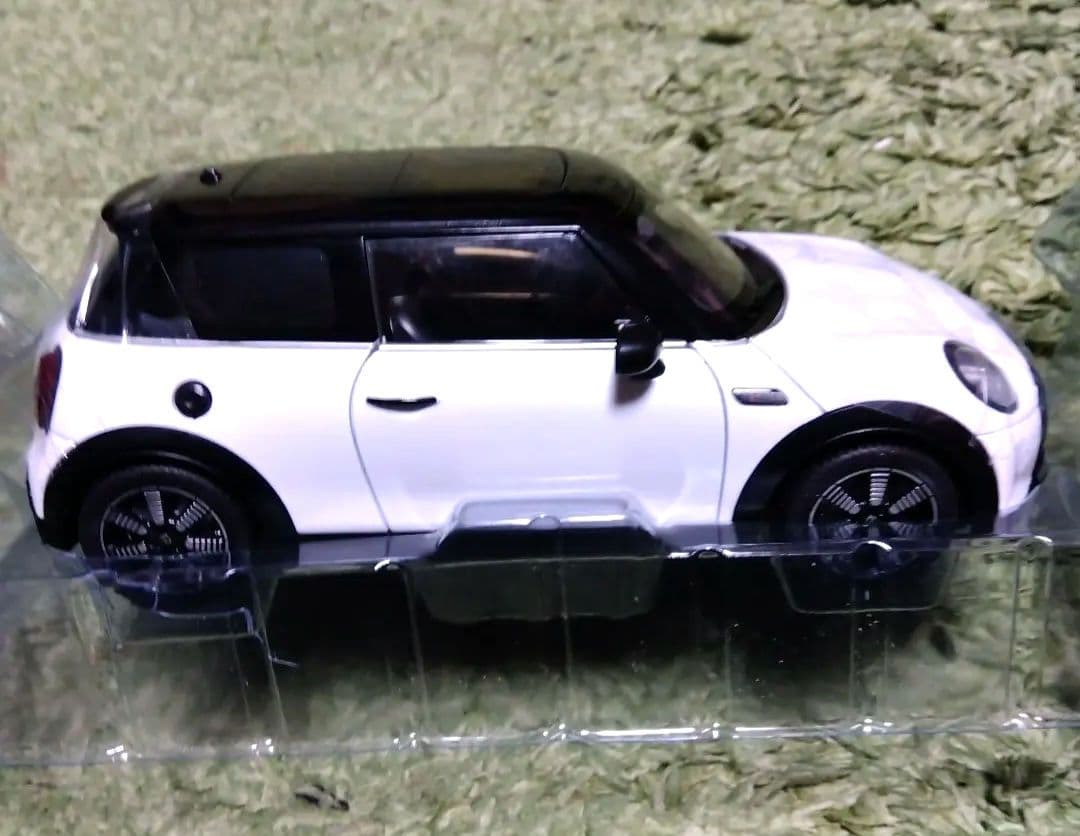 ミニクーパーS　ミニカー　1/18　模型　ミニクーパー　Mini Cooper
