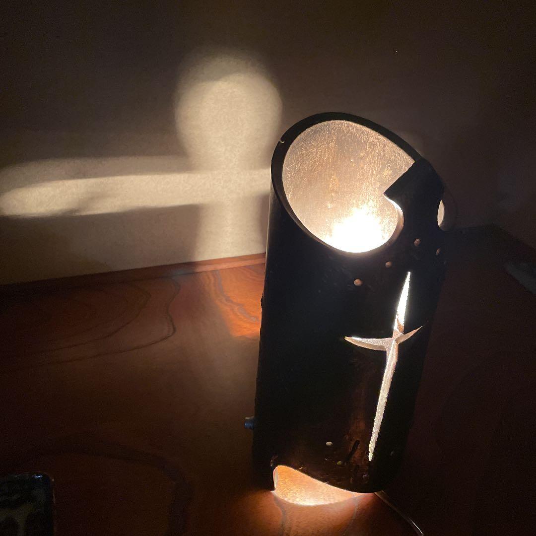 電気式ランプです。コンセントに挿してお使いください。