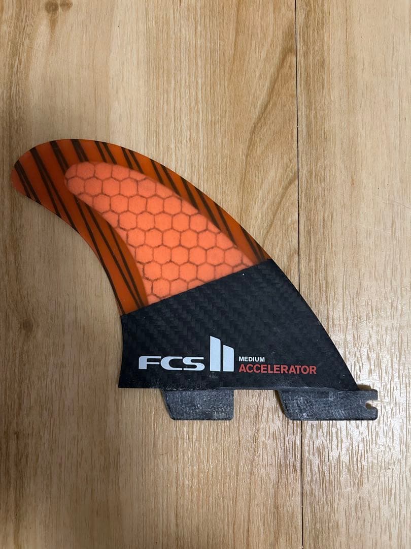 FCS II ACCELERATOR フィン MEDIUM オレンジ/ブラック