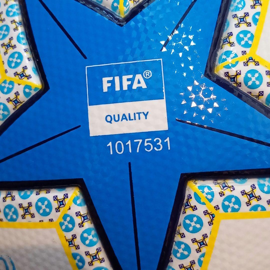 アディダス　サッカーボール　5号