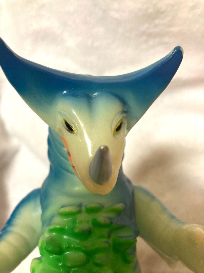 ブルマァク　ゴモラ　蓄光　ソフビ