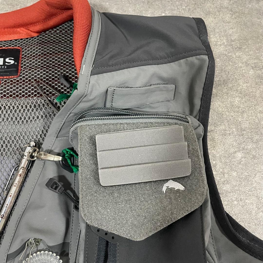 【美品】SIMMS フィッシッングベスト シムス 渓流 フライ サイズL ベスト