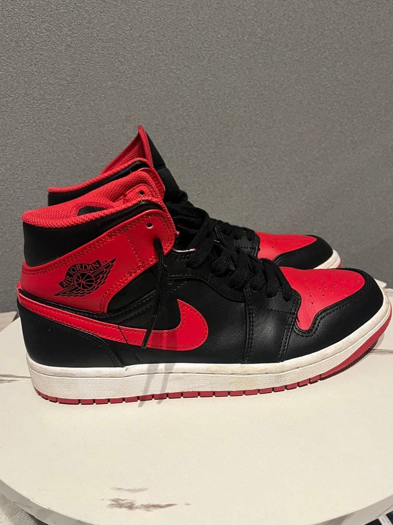 Nike Air Jordan 1 Mid Bred Toeハイカット 赤黒