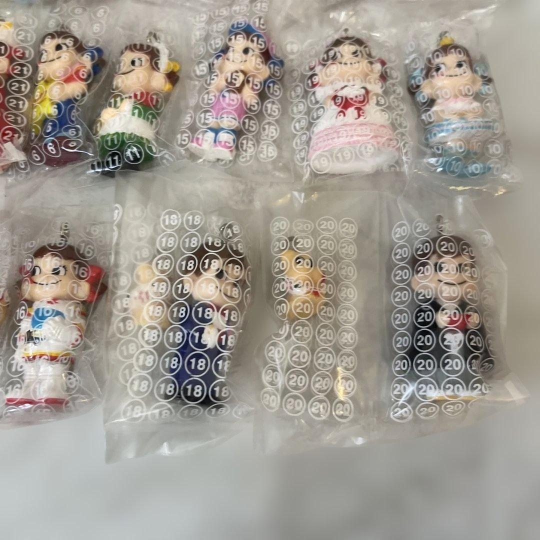 新品未使用 ミニミニペコちゃん キーホルダー 18体まとめ売り