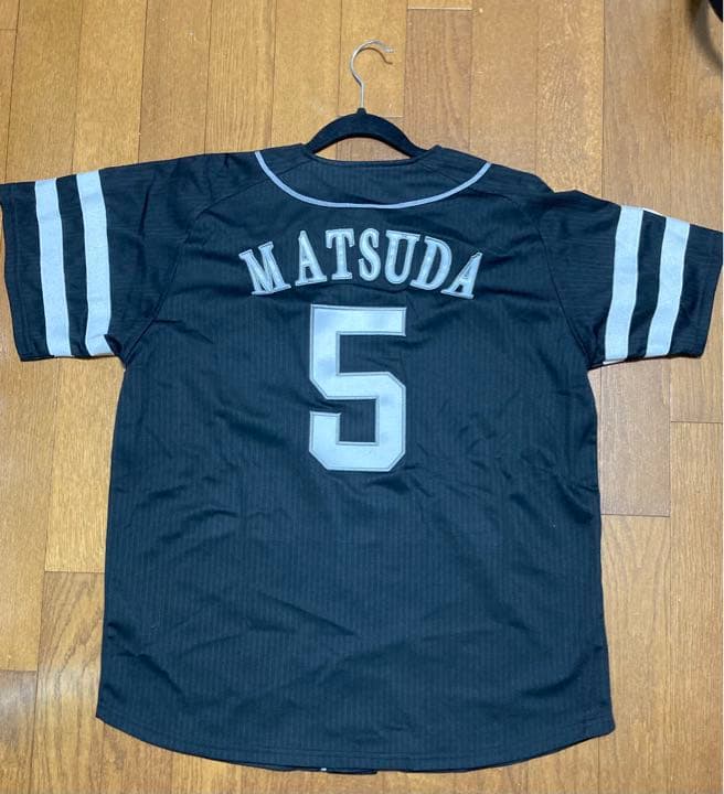 元ソフトバンク松田選手　ユニフォーム