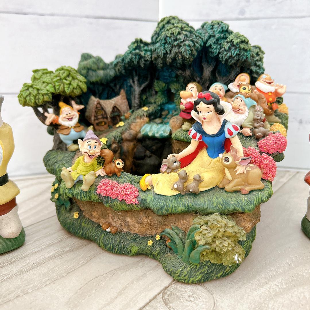 せ*✿様 入手困難！ディズニーストア 白雪姫 七人の小人 ジオラマ 置物と陶器の