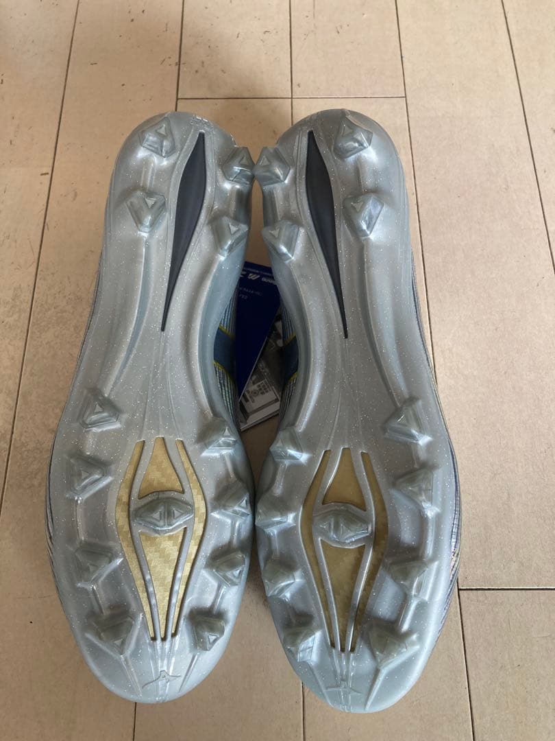 ミズノα2ジャパン　プラチナムシルバーパック　25.5㎝　新品。