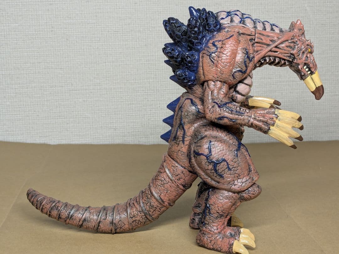 ウルトラマンネクサス ガルベロス＆ノスフェル ソフビ 塗装版