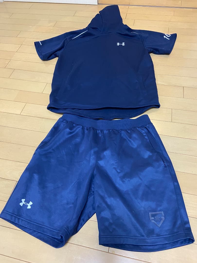 Under Armour フード付きスポーツウェアセット