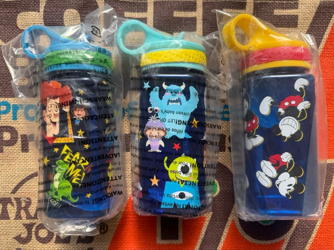 新品未使用　ディズニーストア　子供用水筒　3つセット