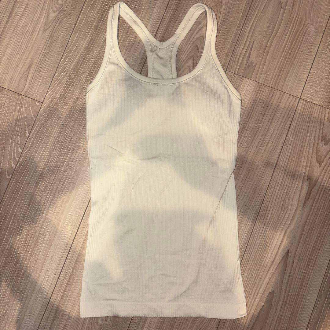 lululemon Ebb to Street タンクトップ