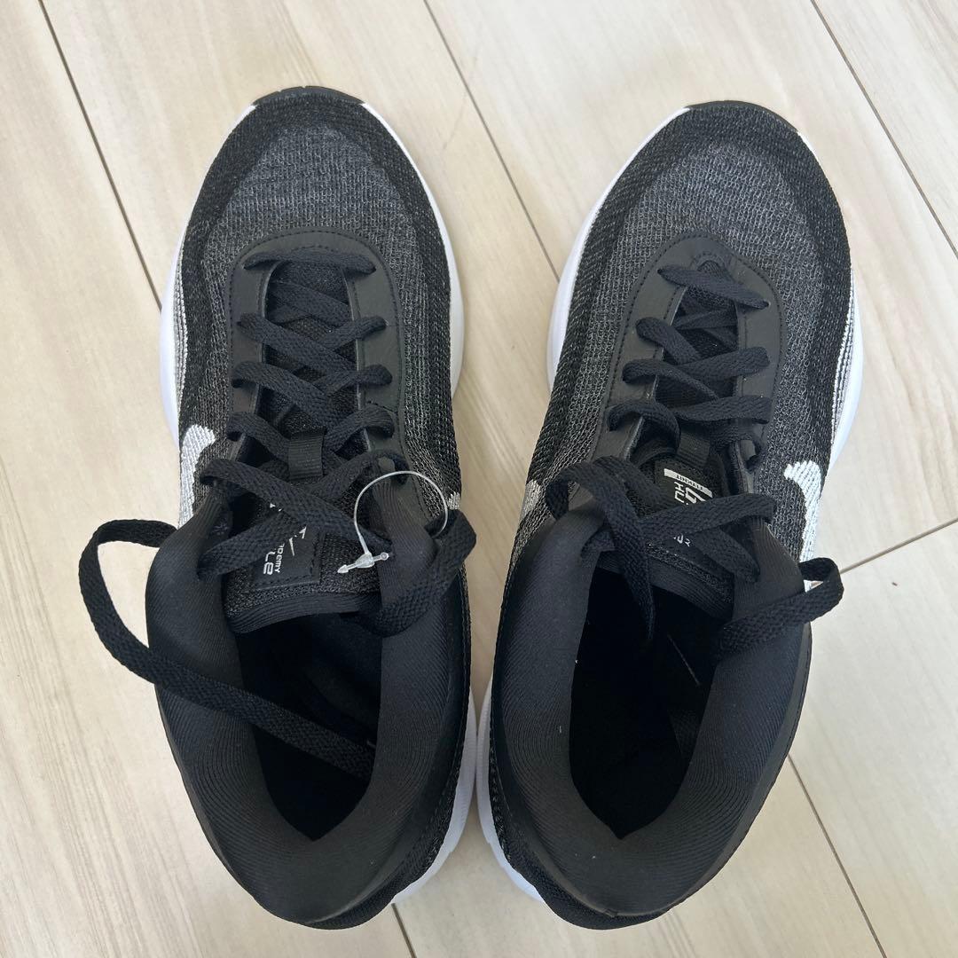 Nike ブラック/ホワイト スニーカー