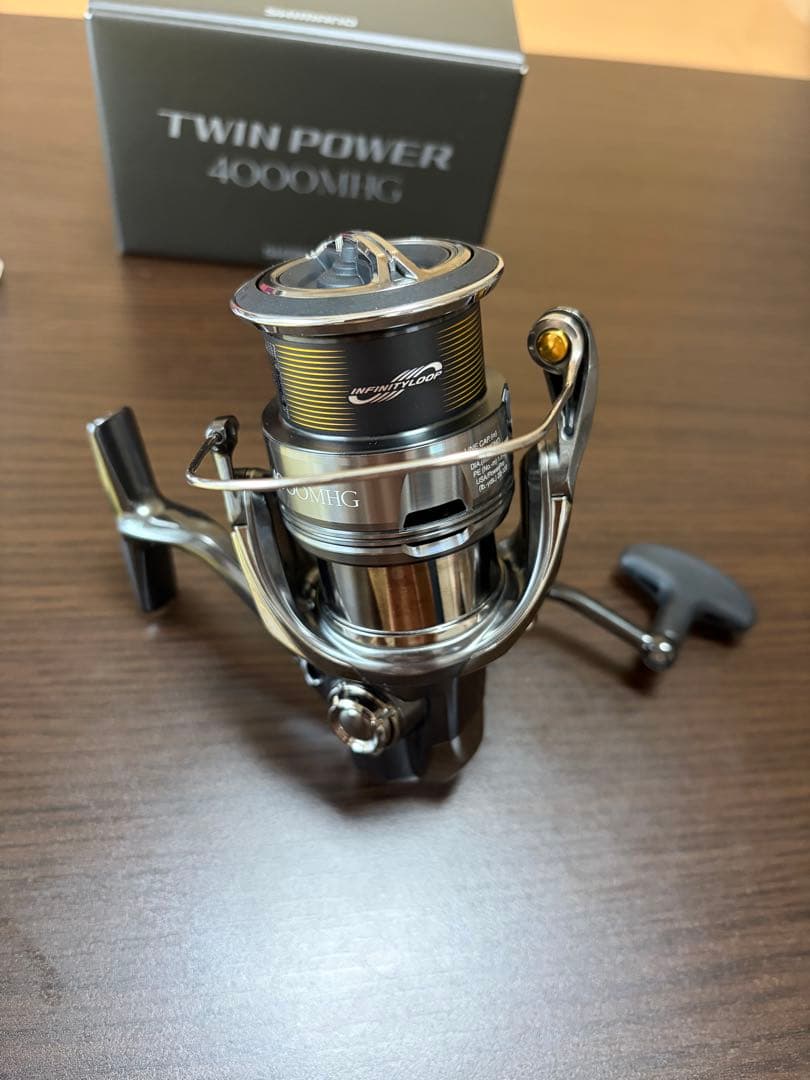 シマノ　ツインパワー 4000MHG スピニングリール　 おまけ付き