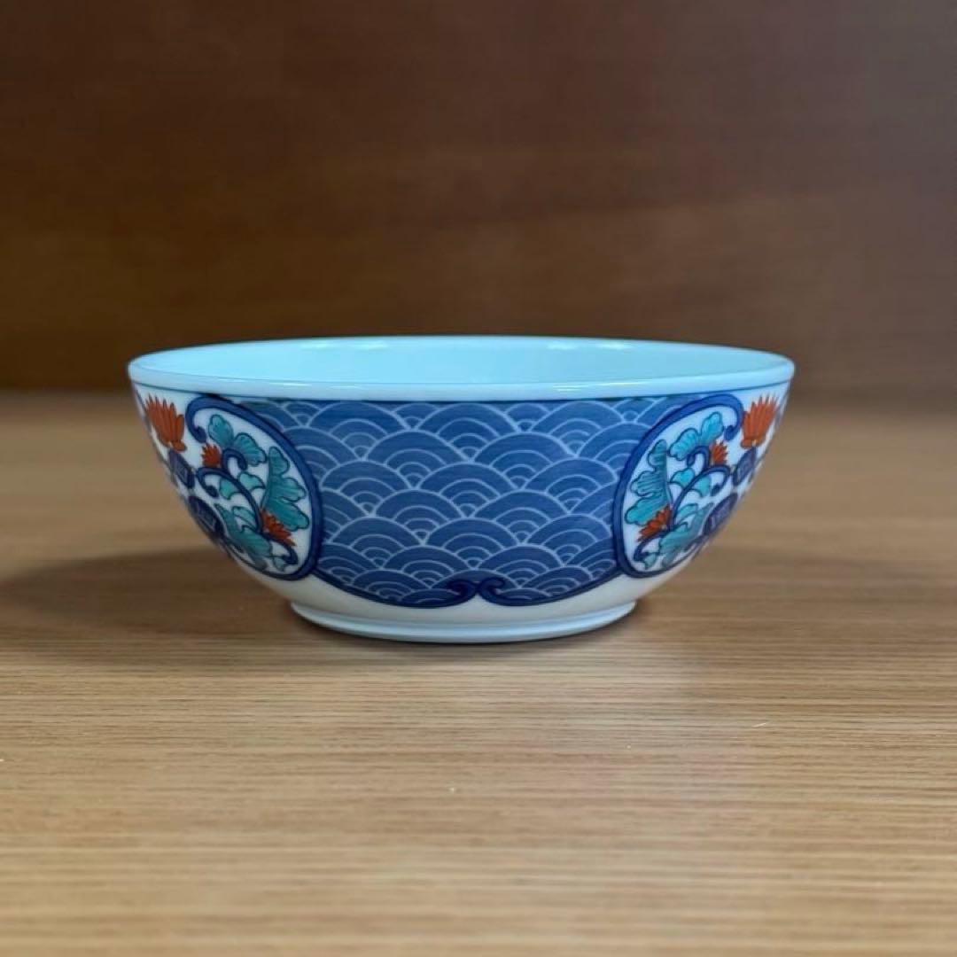伊万里焼 畑萬陶苑：鍋島 色絵墨弾き青海波唐花紋 多用小鉢（小）
