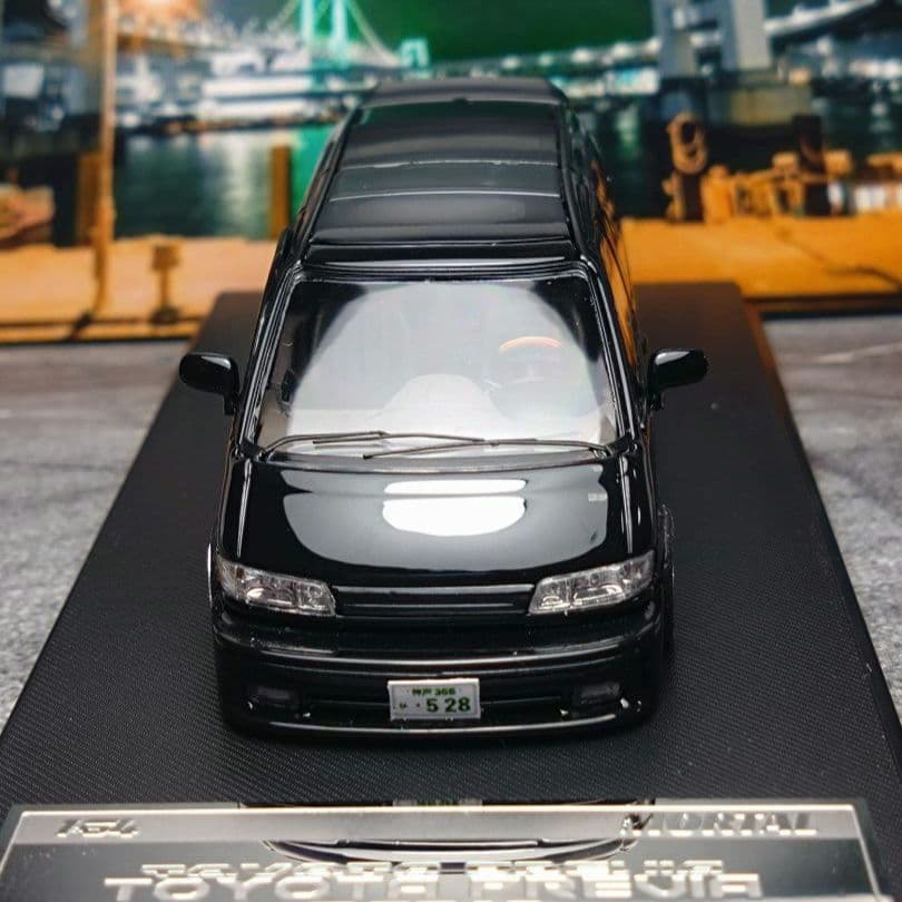 【カスタム品】MORTAL 1/64 トヨタ エスティマ FABULOUS仕様