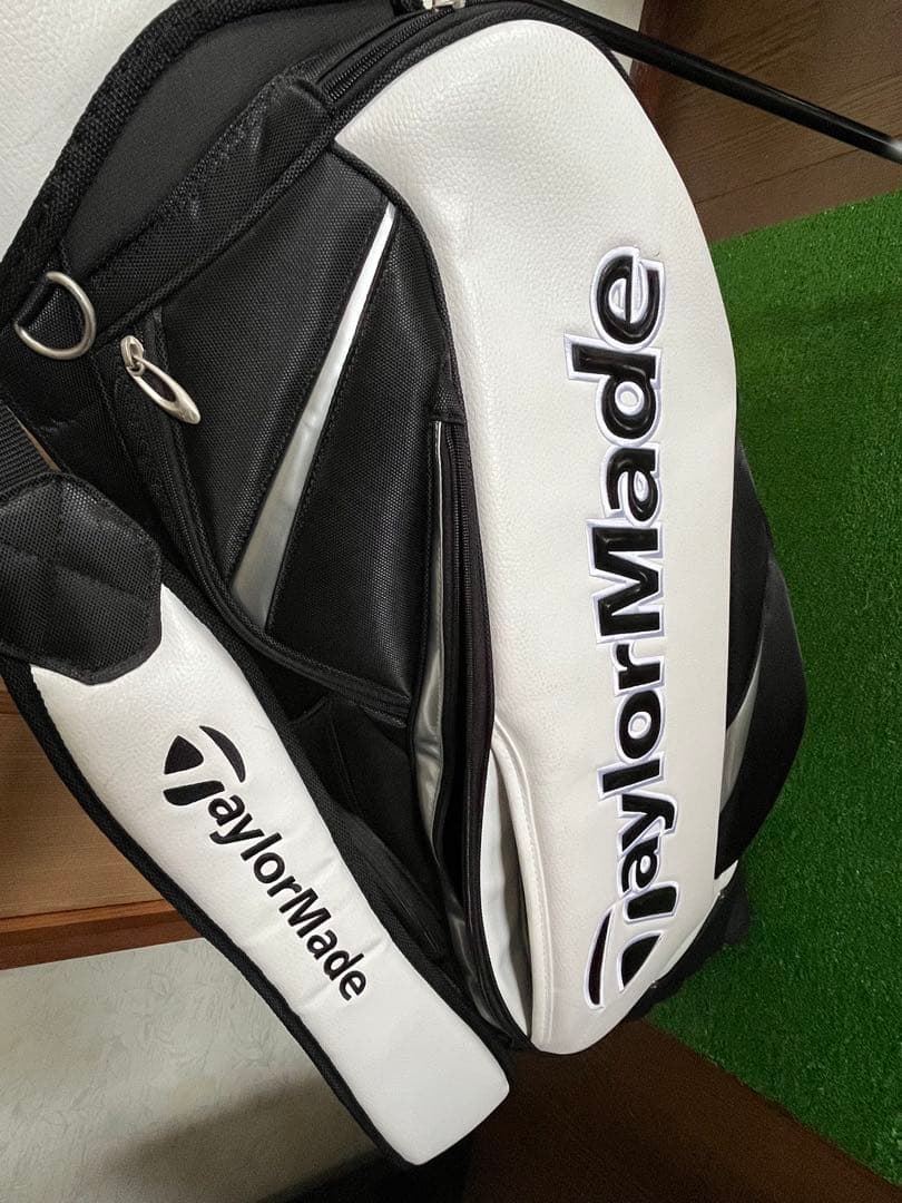 TaylorMade ゴルフバッグ 自立式 白黒