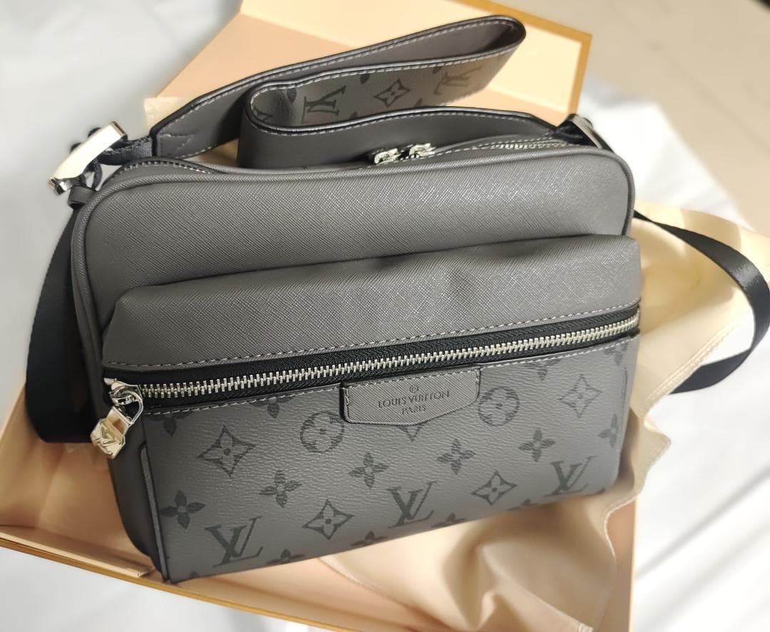 ✨極美品✨未使用 ダークグレー キルティングバッグ