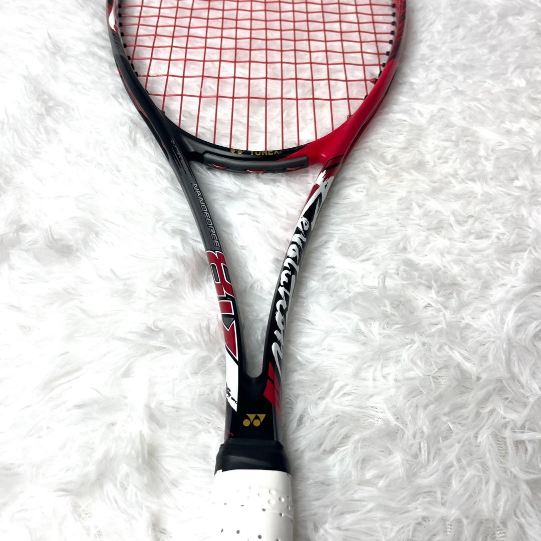 【美品】 ヨネックス ナノフォース8v REV カスタムフィット UL1相当 赤