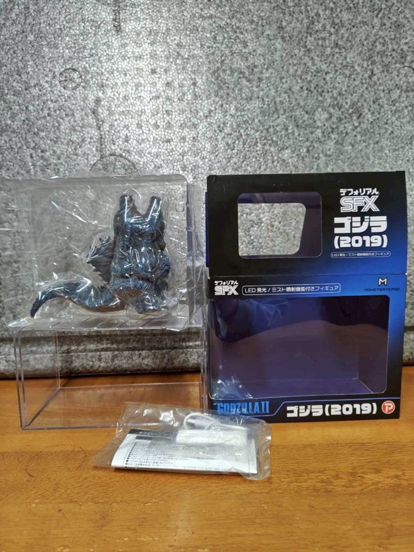 デフォリアル　ゴジラ(2019)開封品 　LED発光ミスト噴射機能付