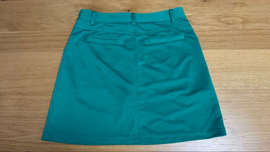 【超美品】デサントゴルフ 裏起毛 ストレッチ スカート 後ろ裾プリーツ