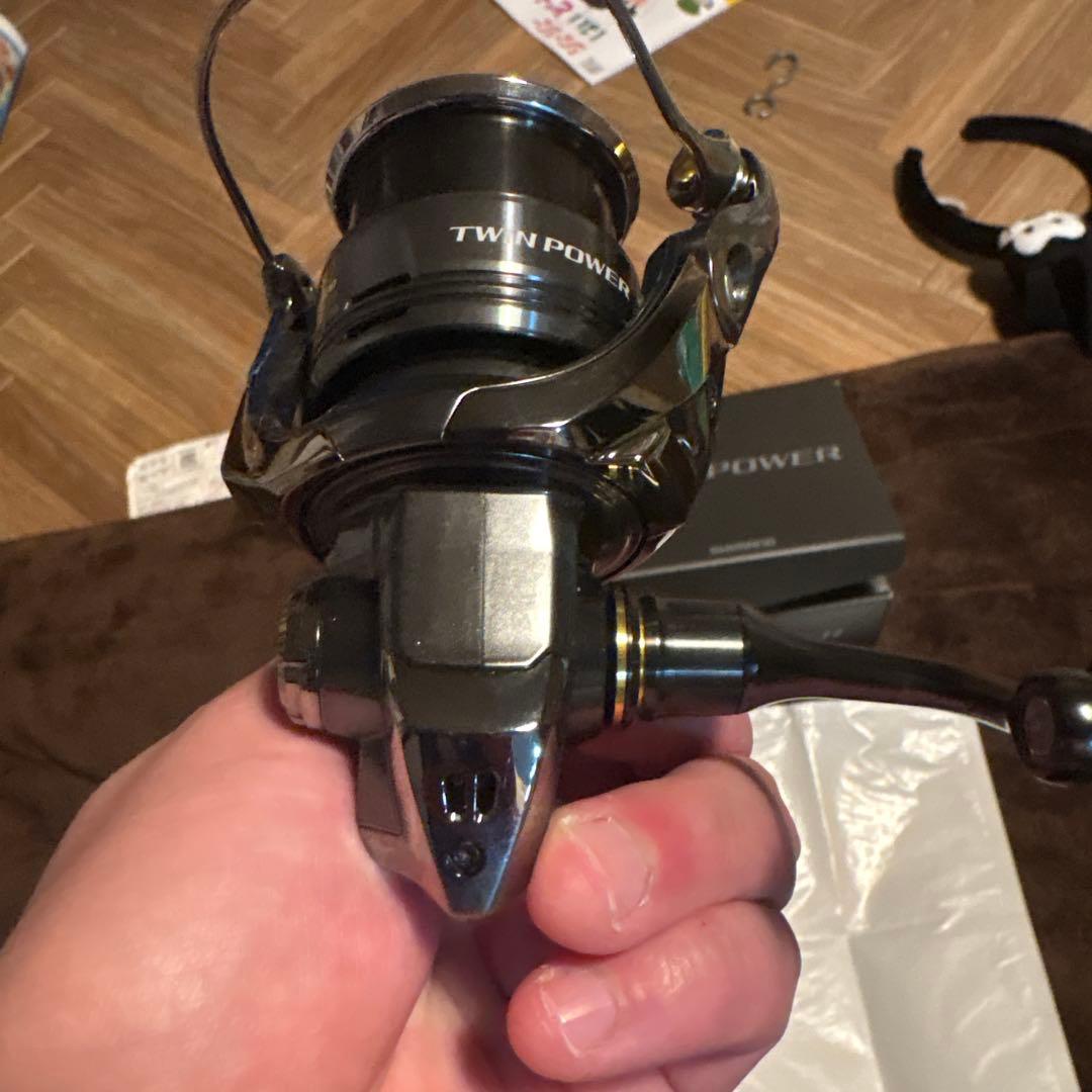 【美品】SHIMANO 24TWIN POWER C2000 スピニングリール