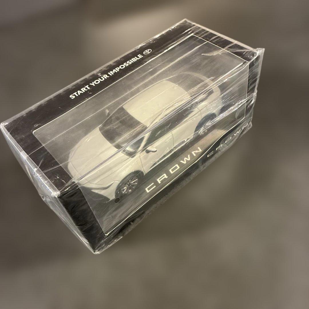 が*ぶ様 【非売品】トヨタ クラウンクロスオーバー 1/30 カラーサンプル