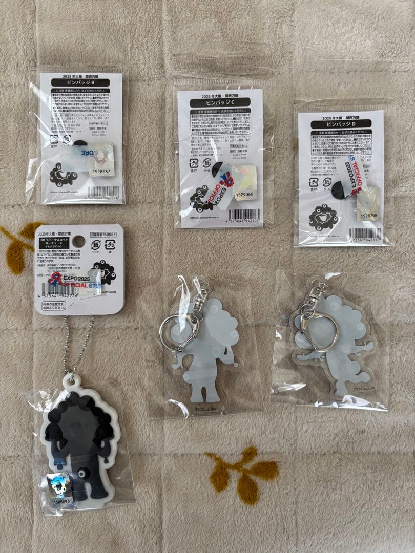 黒ミャクミャクピンバッジ➕ラバーマスコットチェーン➕アクリルキーホルダー