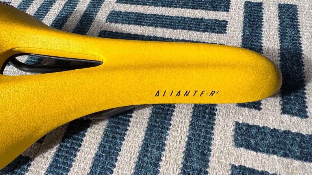 非売品 Fizik ALIANTE R3 OPEN kiumレール 152mm