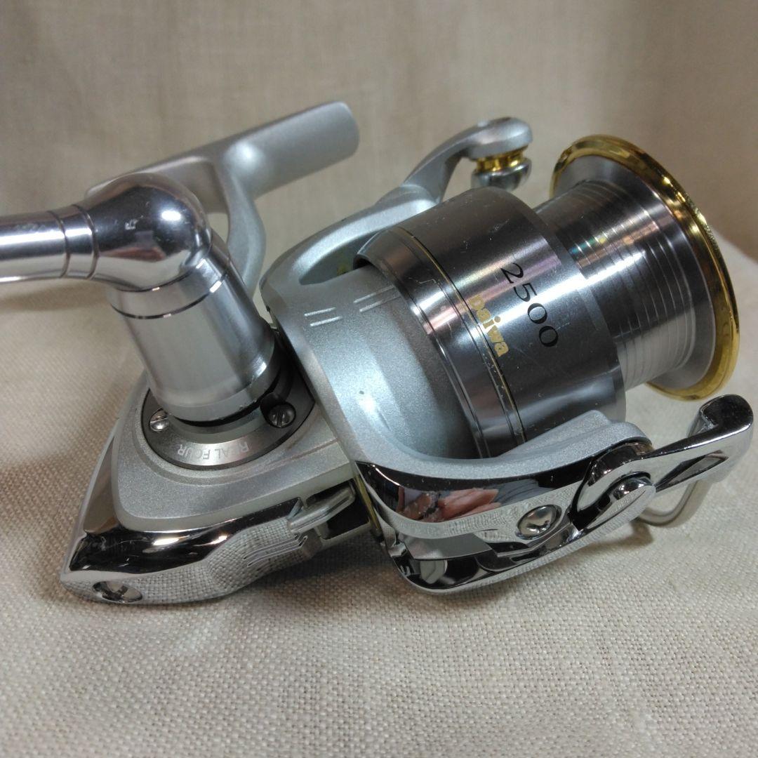 Daiwa LUVIAS 2500 スピニングリール