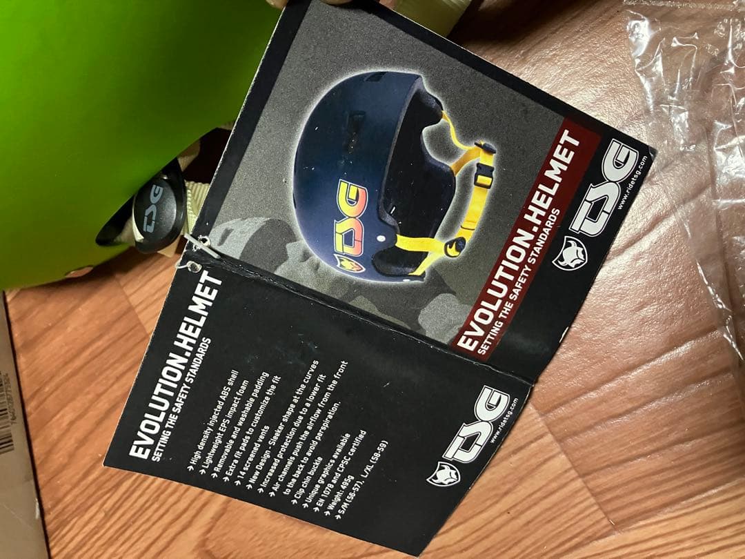 未使用 TSG EVOLUTION ヘルメット HELMET グリーン L/XL