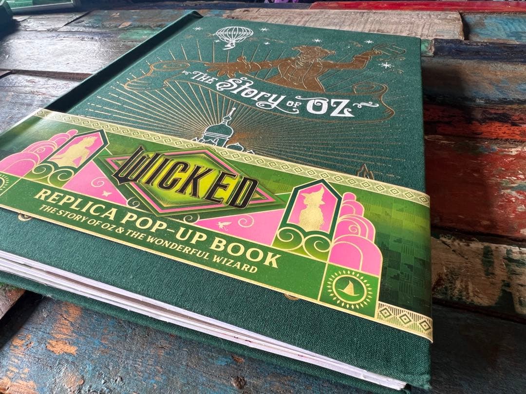 ❁美品 ❁ウィキッドの映画で使われた絵本のレプリカ❁Wicked❁日本未発売❁