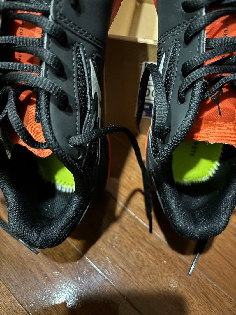 Mizuno バドミントンシューズ 4E ブラック/オレンジ