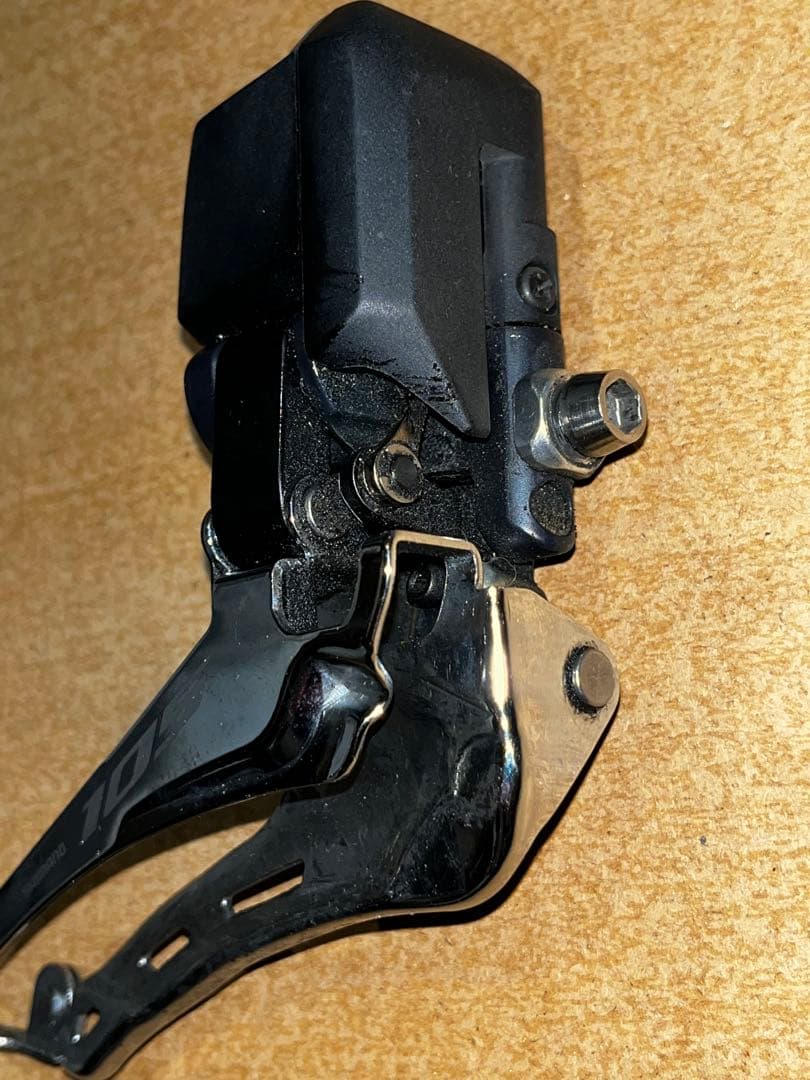 SHIMANO 105 Di2 フロントディレイラー FD-R7150
