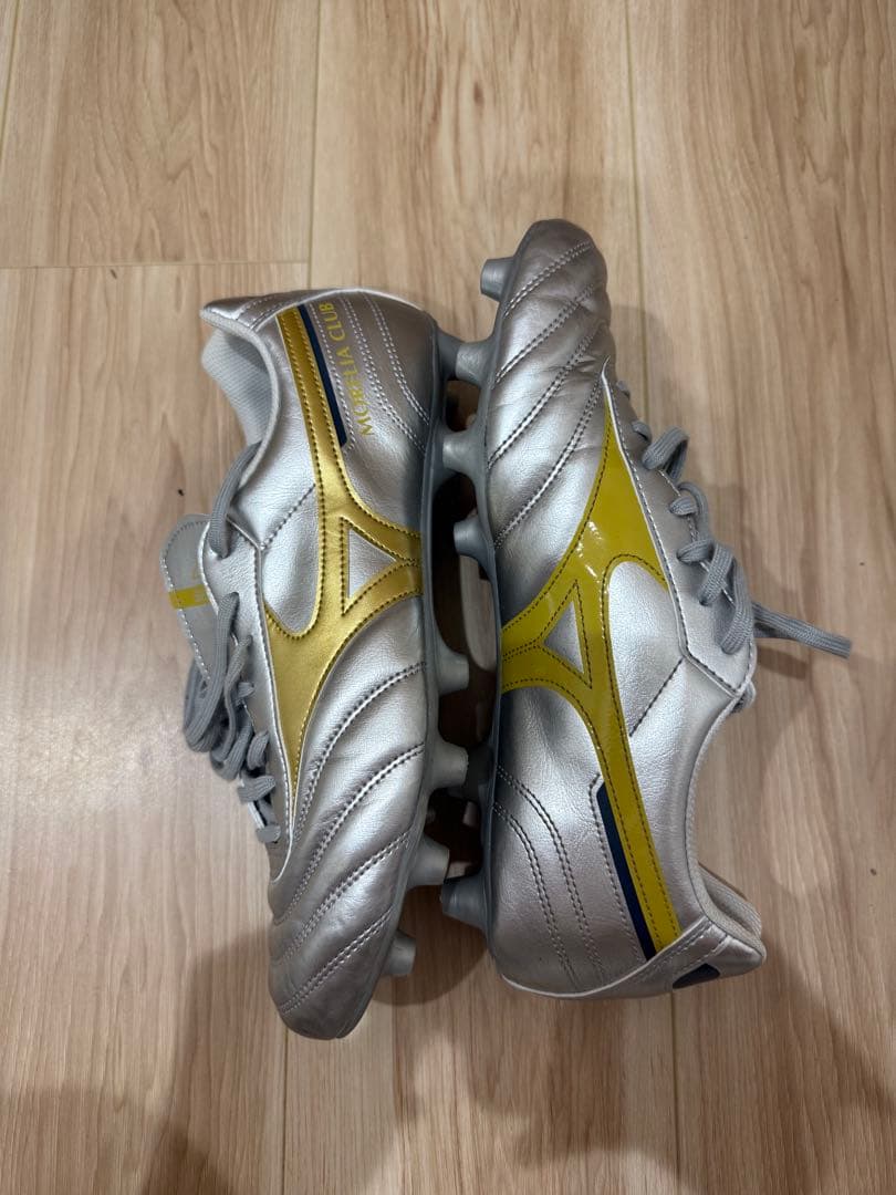 Mizuno モレリア日本未発売サッカーシューズ・スパイク シルバー/イエロー