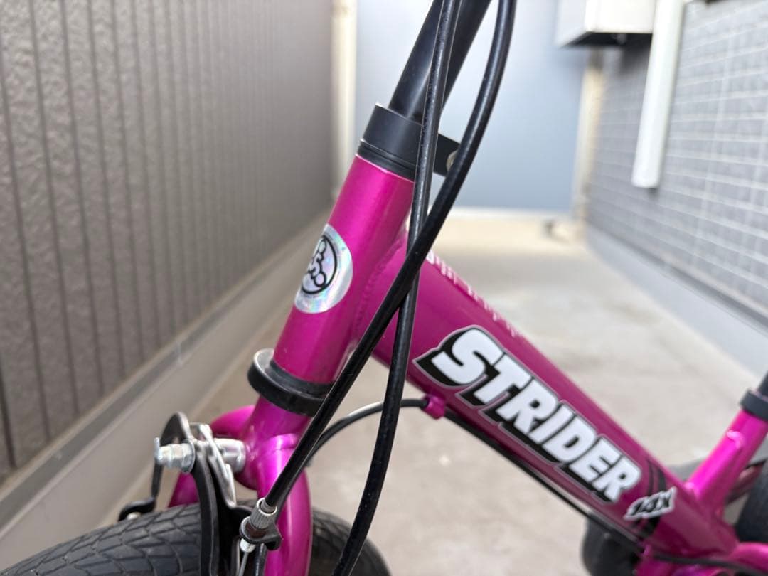 【翌日発送】ストライダー 14x ピンク 14インチ スタンド付き