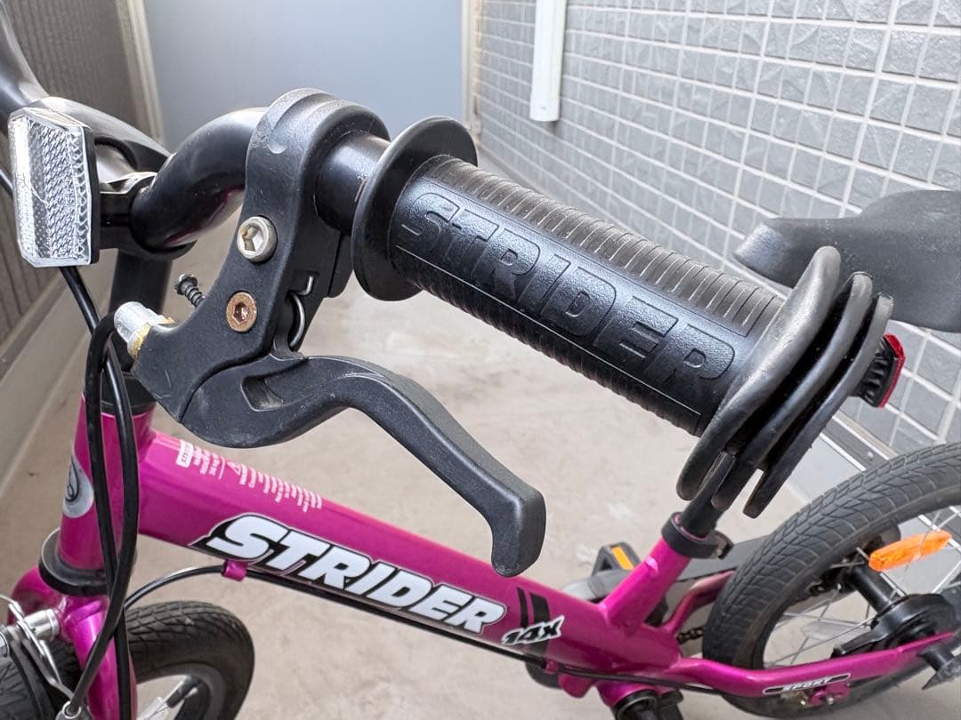 【翌日発送】ストライダー 14x ピンク 14インチ スタンド付き