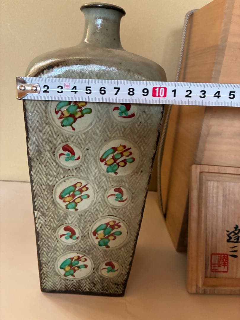 【人間国宝】島岡達三　象嵌赤絵草花文方壺　共箱有り