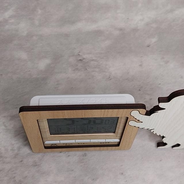 【電波時計】ワンちゃんが寄り添う電波デジタル時計 ― シュナウザー　黒