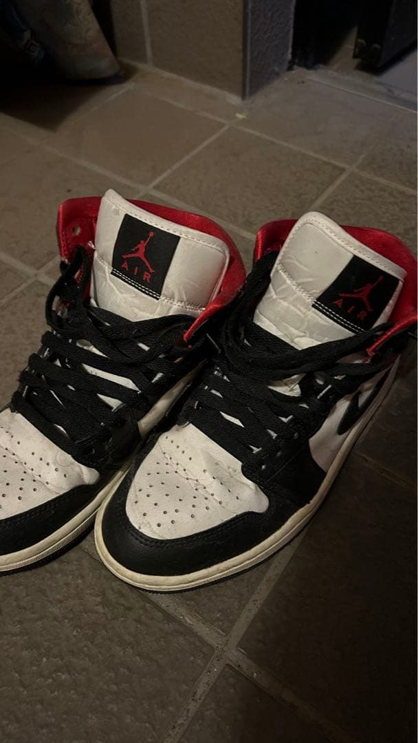Nike Air Jordan 1 白/黒/赤 高トップ