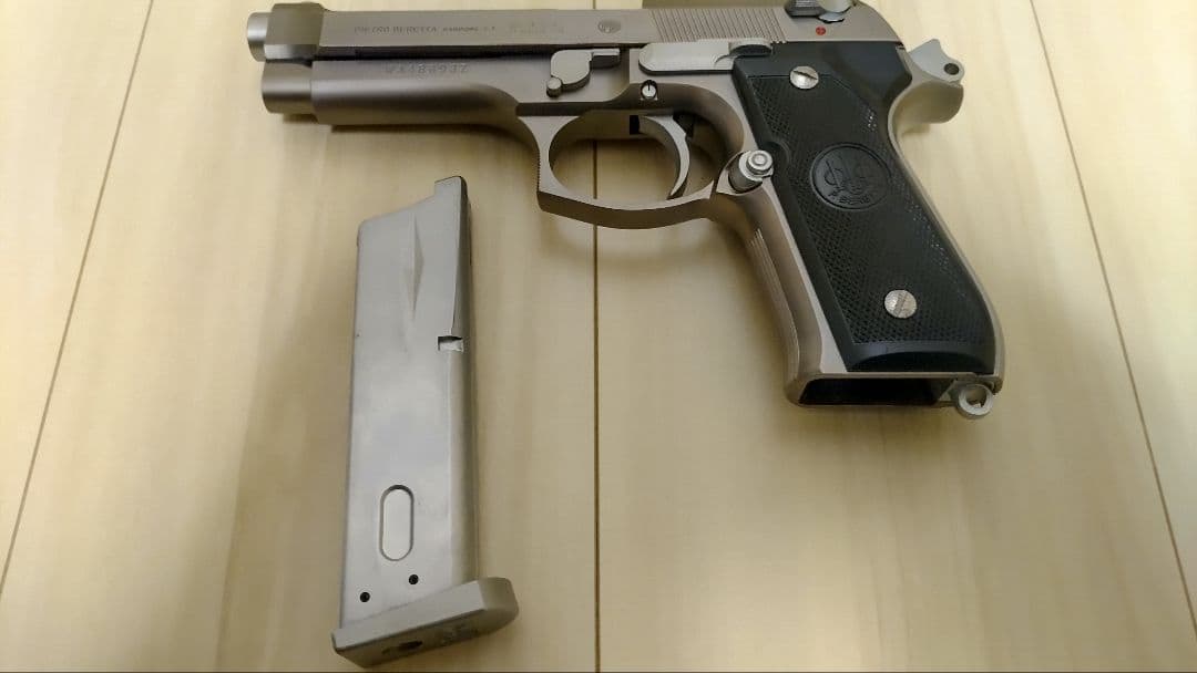 ブ*！様 ピエトロベレッタ M92 ステンレス ガスガン