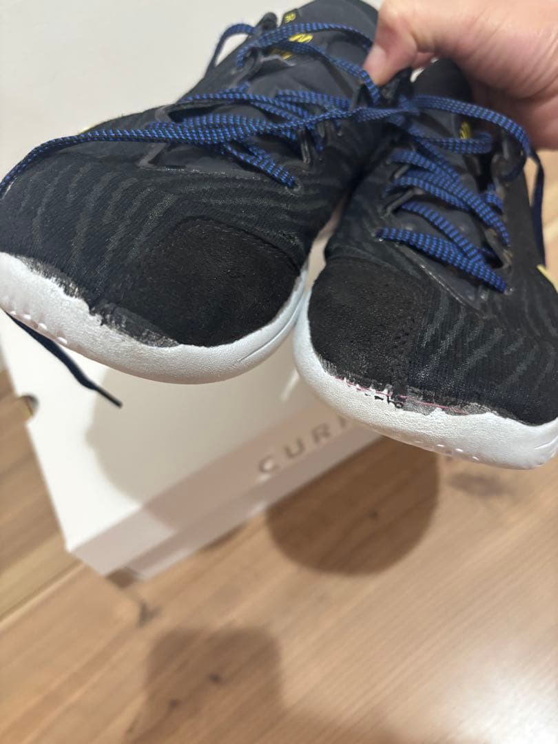 Curry 12バスケットボールシューズ ブラック/イエロー