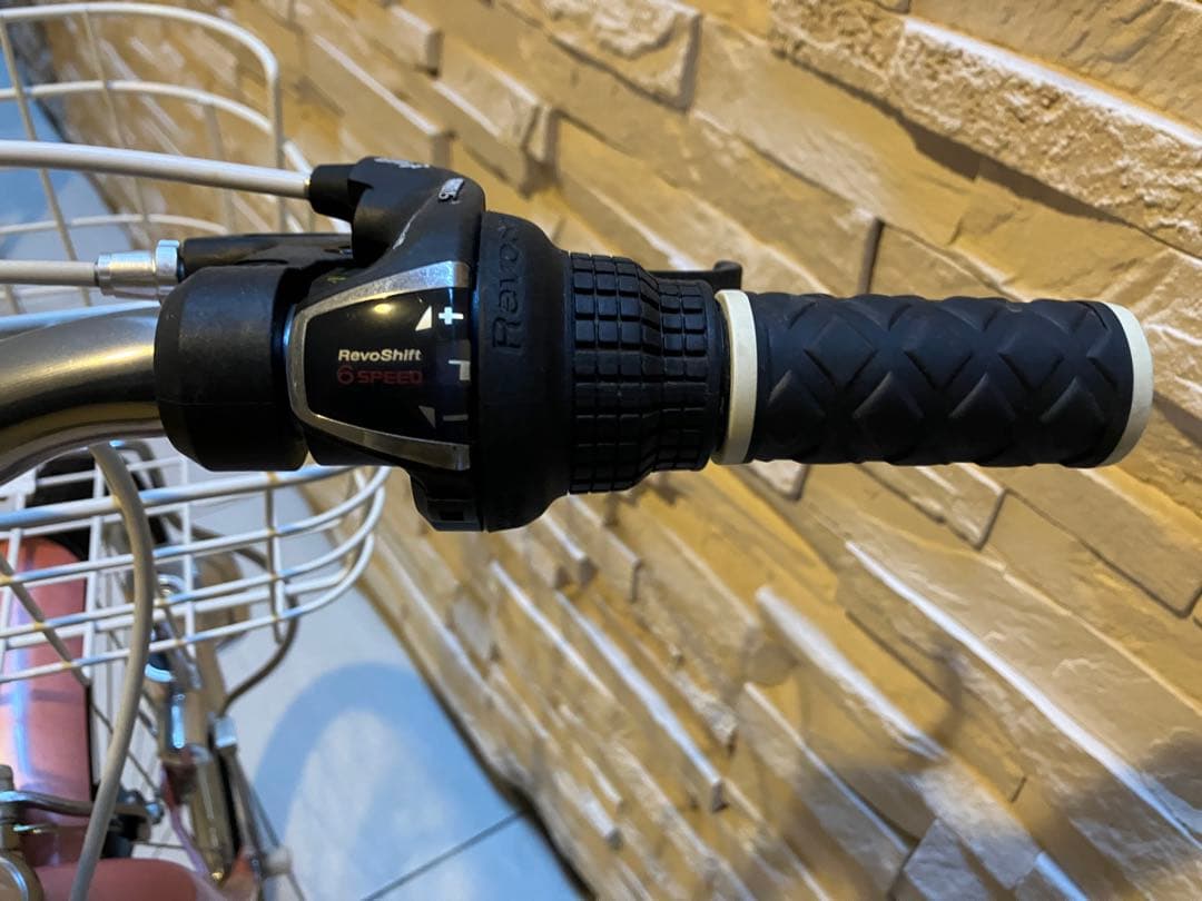 24インチ　ピンク シティサイクル ワイヤーバスケット付き