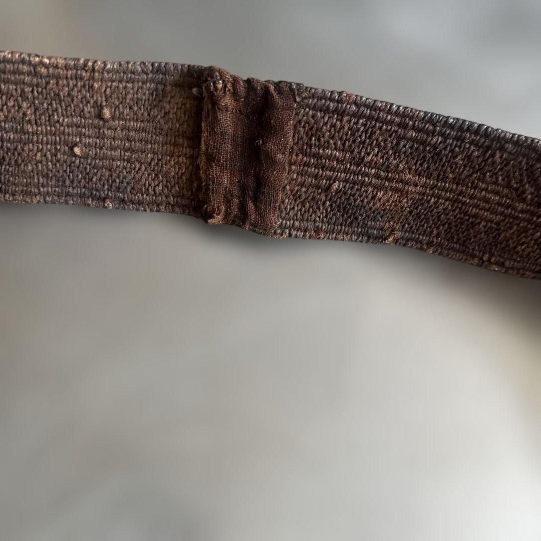 消防服と一緒に蔵から出てきたベルトのような物　伝統的な刺繍の布製ベルト