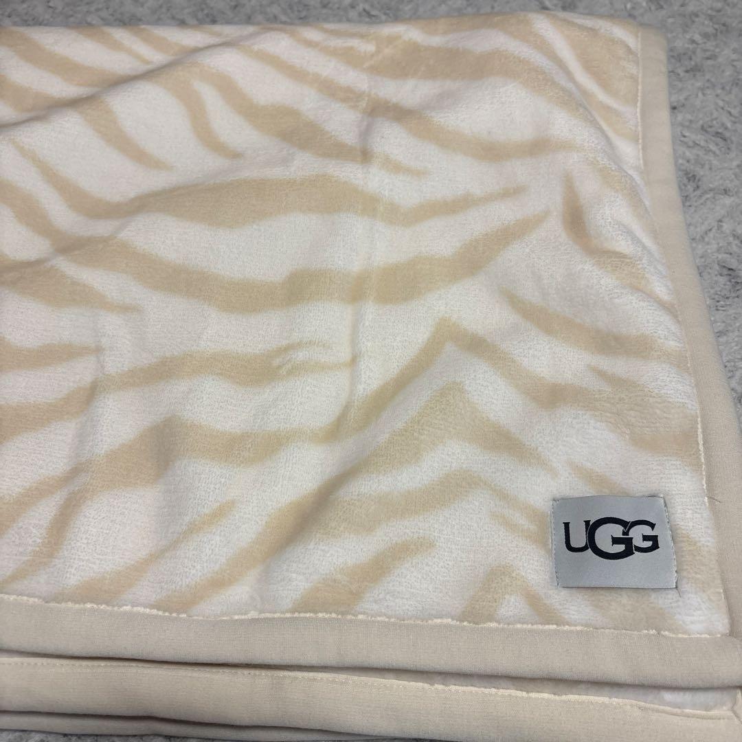 UGG新品ブランケット ミニ毛布