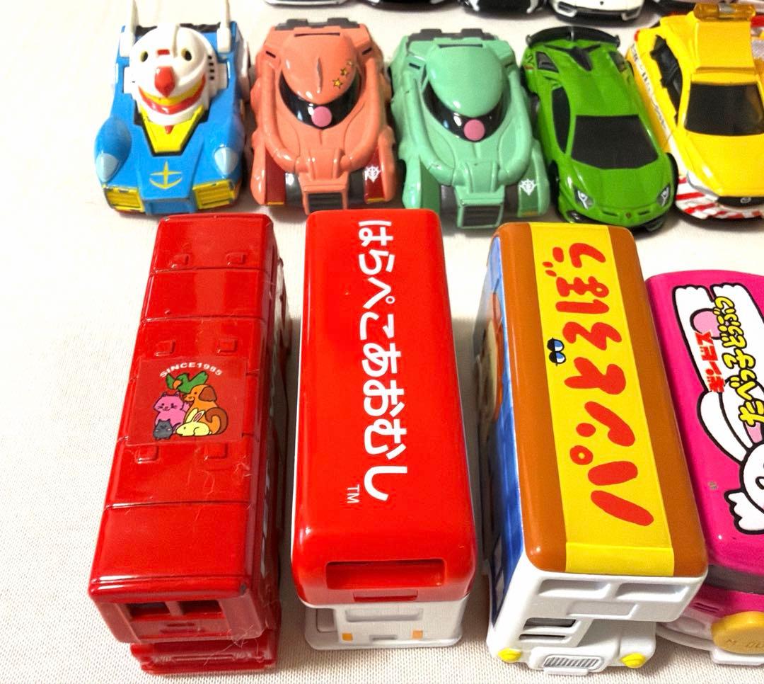 トミカ69個＋ホットウィールなどおまけミニカー11個 ちいかわ、モルカー含む